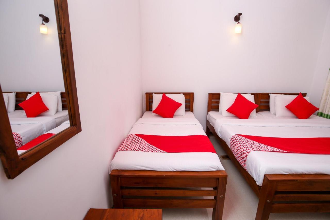 Oyo 438 Sarala Residence Hotel Канді Екстер'єр фото